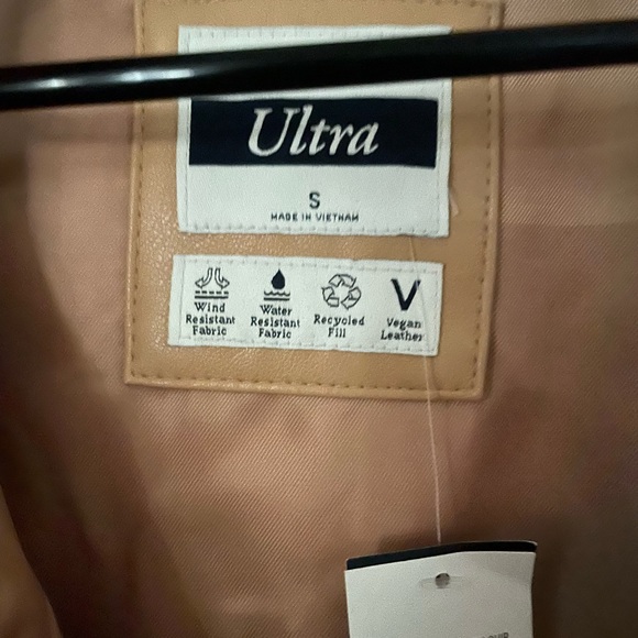 Brand new Abercrombie &Fitch Ultra Vegan Leather puffer midi , SOLD OUT - Picture 7 of 8